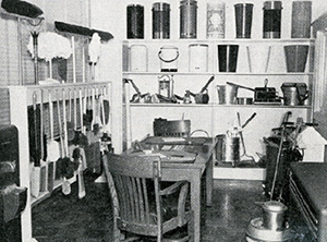 A typical jan/san distributor’s showroom in the ’40s. A well-organized space suggested similar notions about the company. 